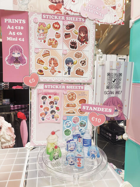Standee Standee